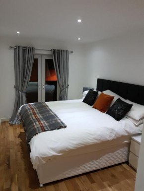 Langley Apartment City Centre 2 min walk to secure parking part of Langley Serviced apartments